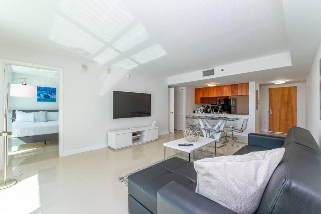 Appartamento Stunning 2br With Ocean View At Brickell, Free Parking *